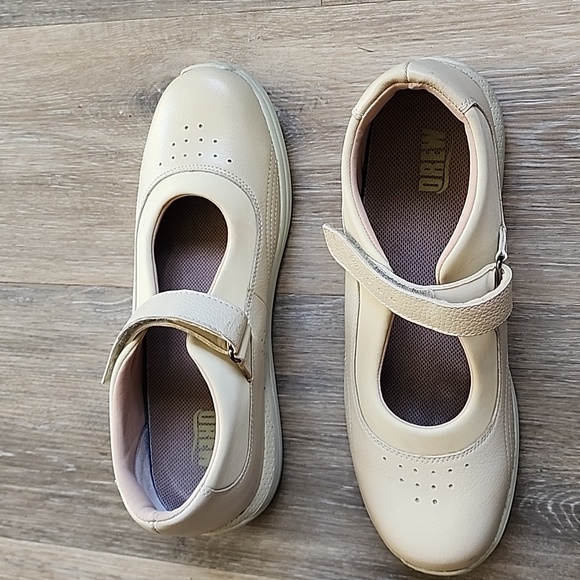 DREW WOMEN'S Cream Mary Jane Shoes
